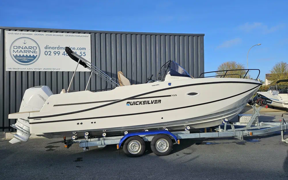 slider 21 Quicksilver Activ 755 Sundeck