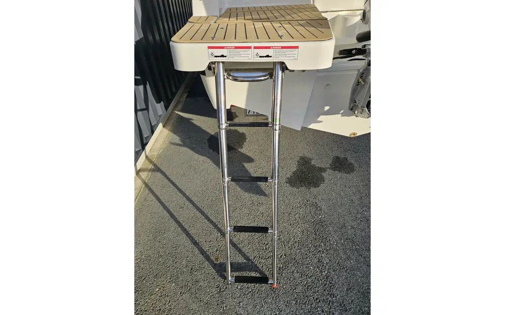 slider 24 Quicksilver Activ 755 Sundeck