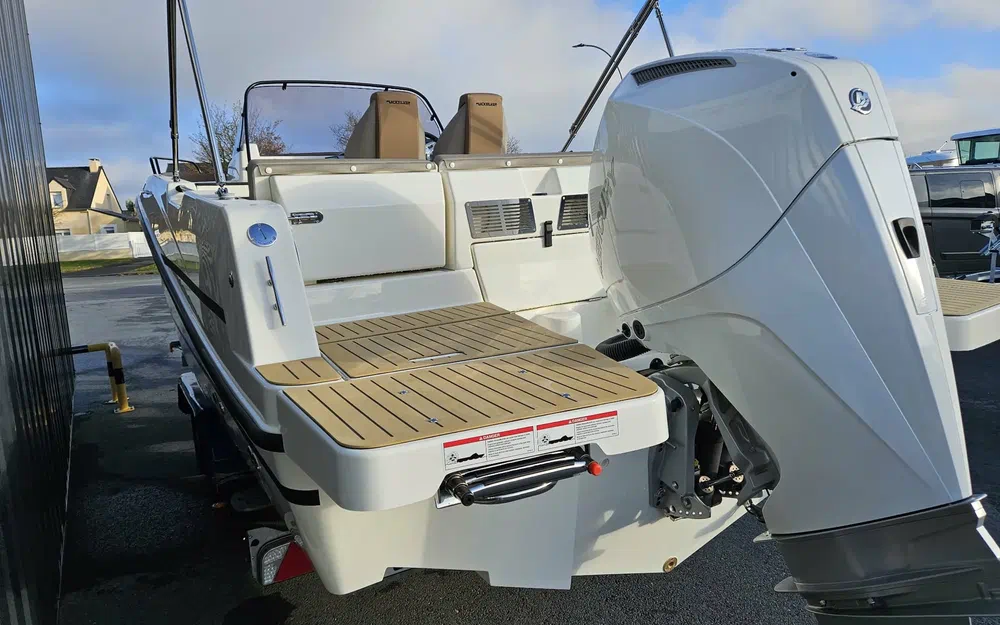 slider 25 Quicksilver Activ 755 Sundeck