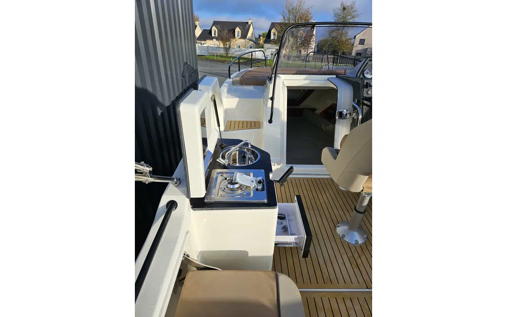 slider 28 Quicksilver Activ 755 Sundeck