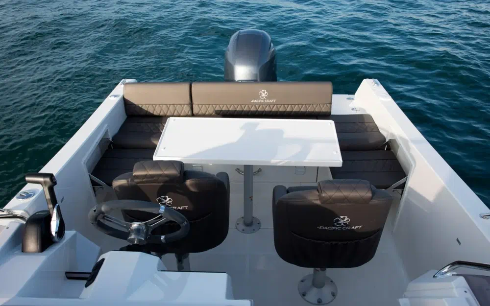 slider 9 Pacific Craft 700 SC