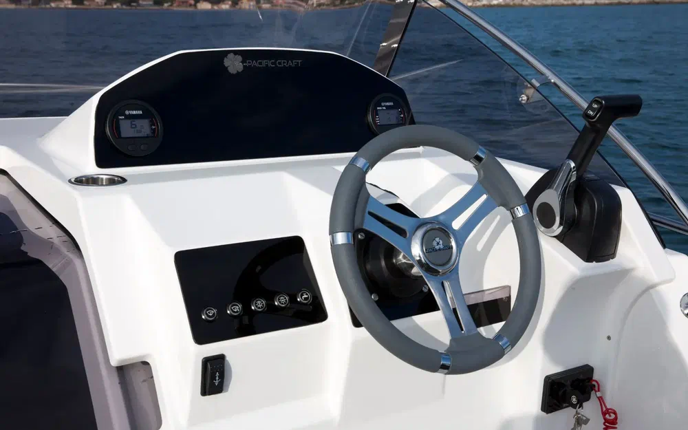 slider 12 Pacific Craft 700 SC