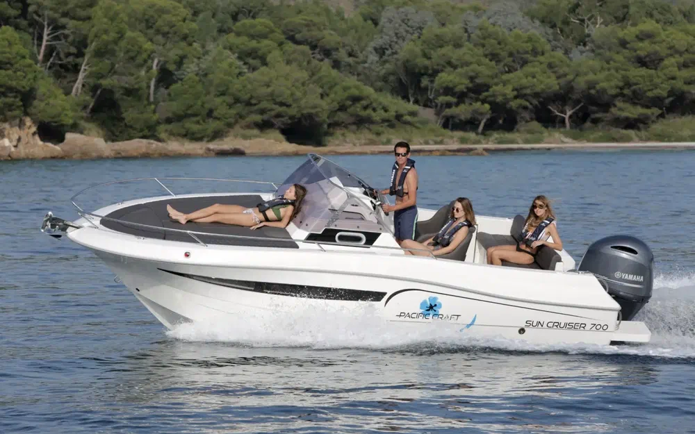 slider 0 Pacific Craft 700 SC