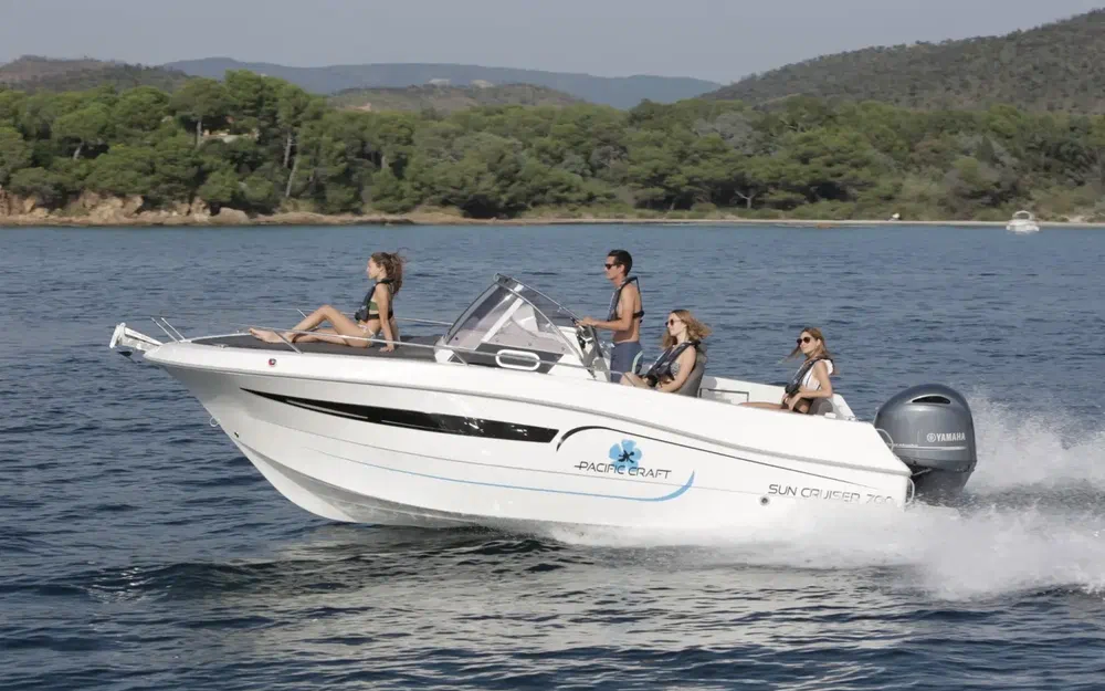 slider 2 Pacific Craft 700 SC
