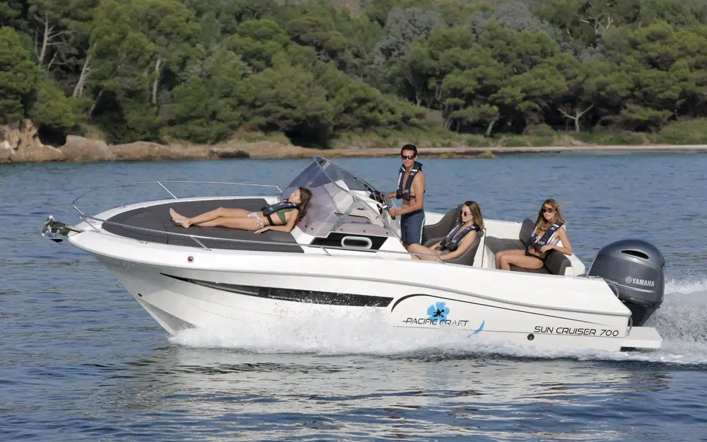 slider 5 Pacific Craft 700 SC