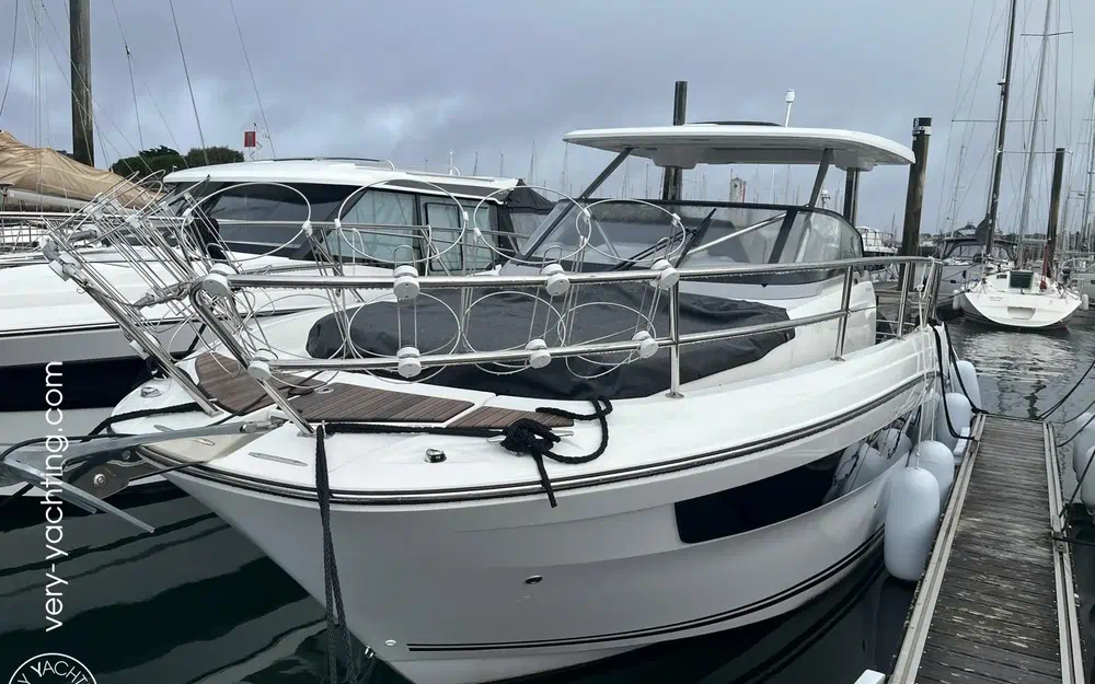 slider 2 Jeanneau Cap Camarat 10.5 WACap Camarat 10.5 Wa Serie 2