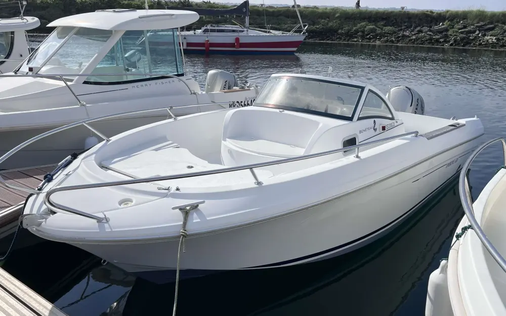 slider 0 Beneteau Ombrine 630 - null