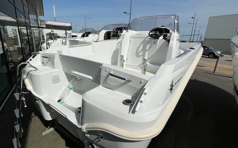 slider 4 Jeanneau Cap Camarat 5.5 CC