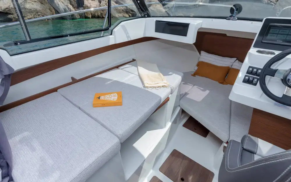 slider 10 Jeanneau Merry Fisher 605
