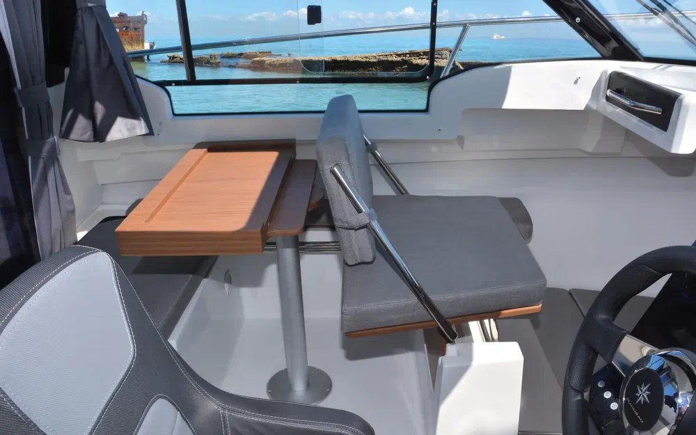 slider 10 Jeanneau Merry Fisher 695