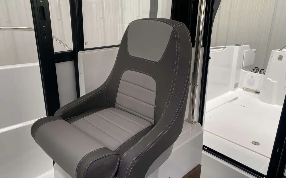 slider 10 Jeanneau Merry Fisher 695