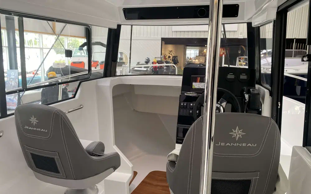 slider 6 Jeanneau Merry Fisher 695