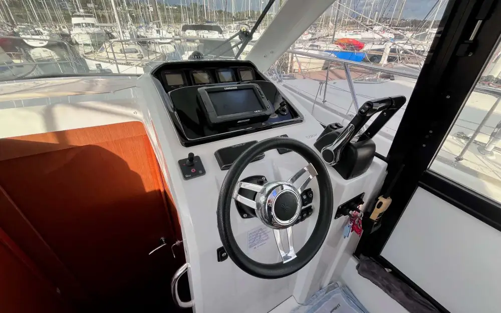 slider 10 Jeanneau Merry Fisher 855