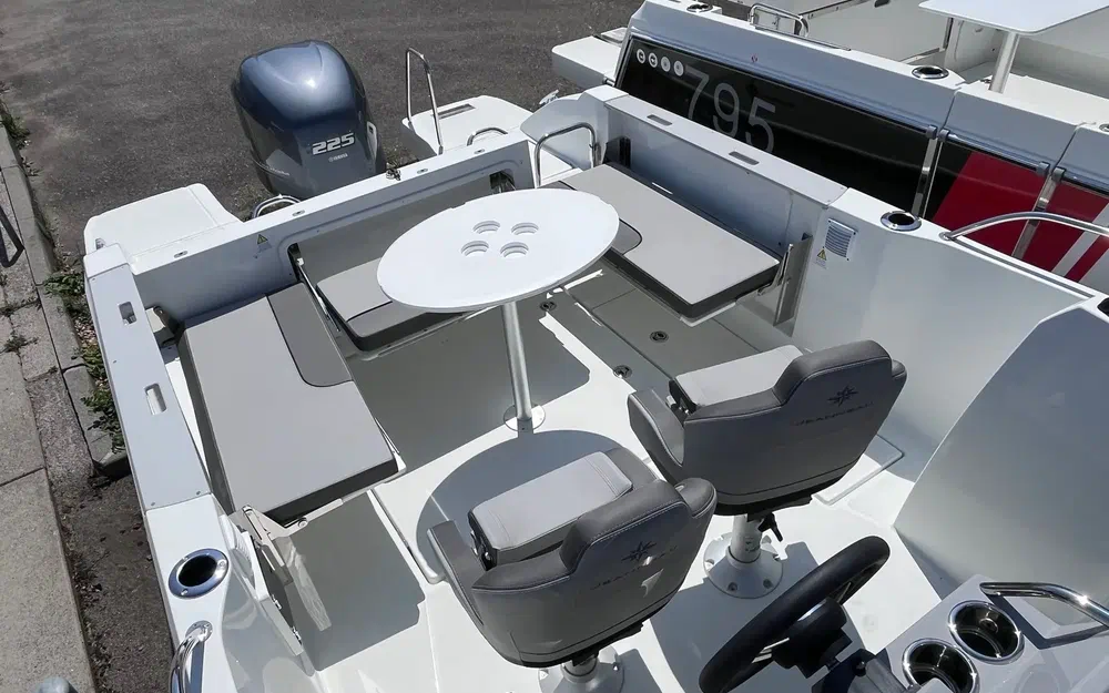 slider 11 Jeanneau Cap Camarat 7.5 WA