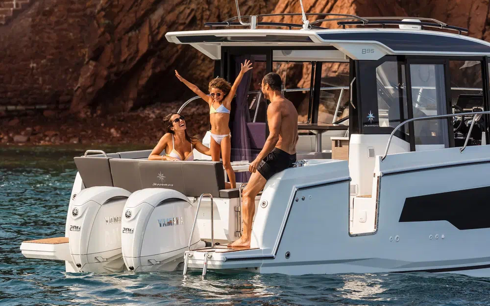 slider 10 Jeanneau Merry Fisher 895