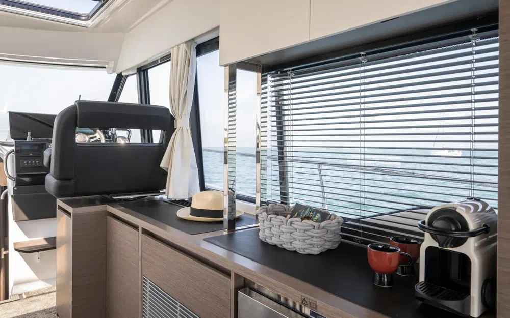 slider 13 Jeanneau Merry Fisher 1295 coupé