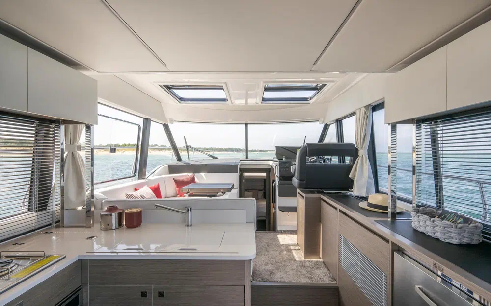 slider 4 Jeanneau Merry Fisher 1295 coupé