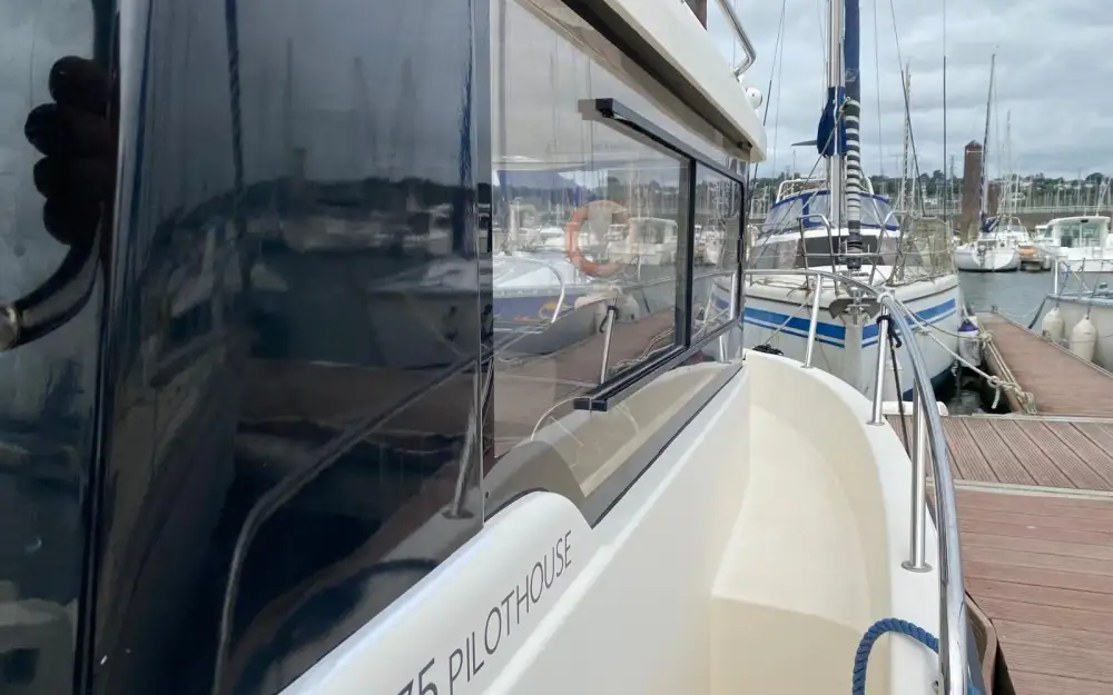 slider 12 Quicksilver  675 Pilothouse