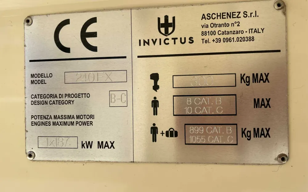 slider 18 Invictus  240 FX
