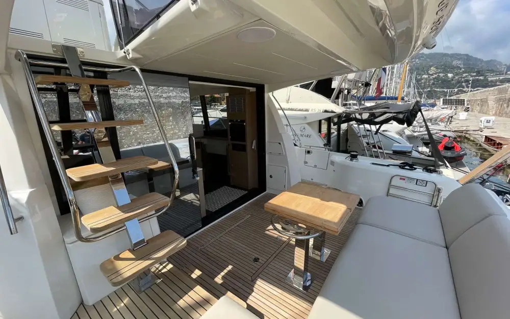 slider 9 Prestige Yachts Prestige 520 Fly