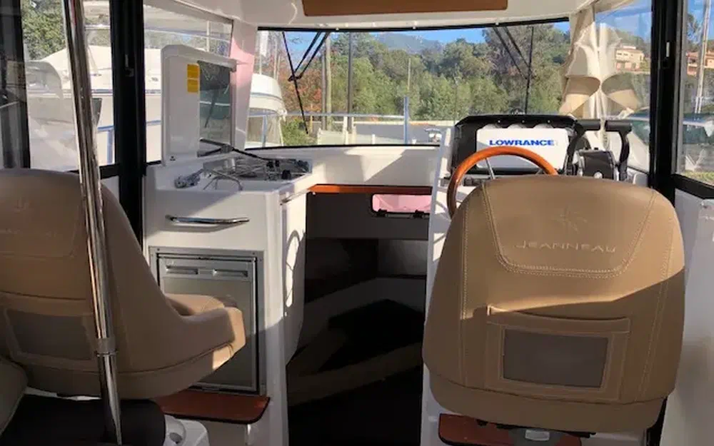 slider 6 Jeanneau Merry Fisher 855