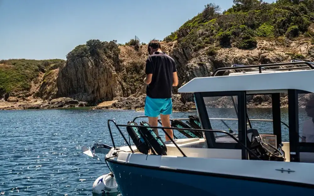 slider 3 Quicksilver Activ 805 Pilothouse