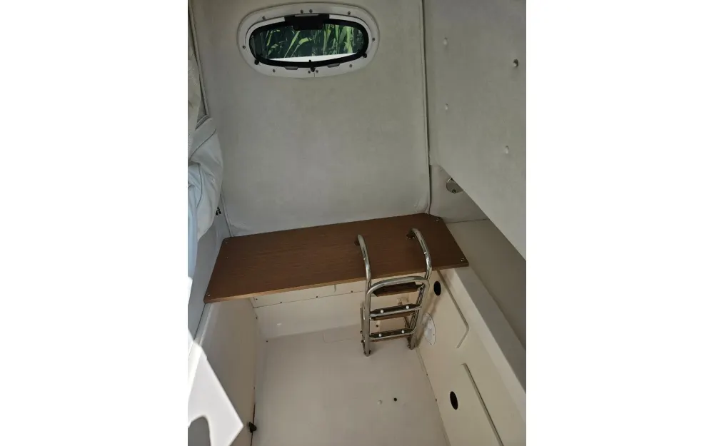 slider 4 Boston Whaler  260 Outrage