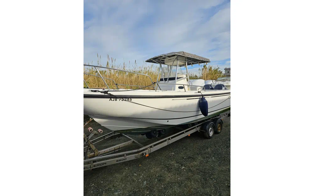 Boston WhalerBoston Whaler 260 Outrage