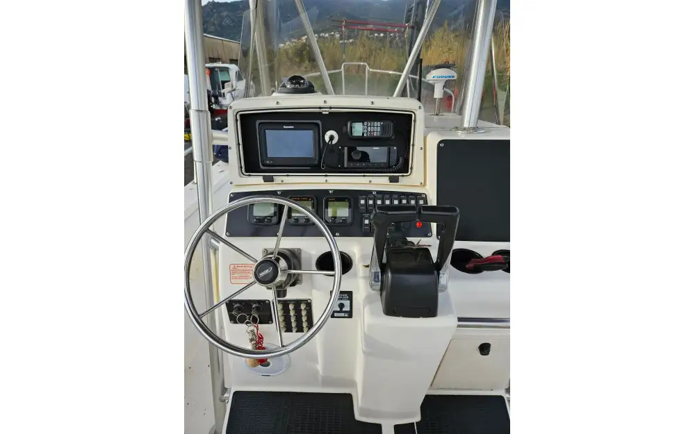slider 3 Boston Whaler  260 Outrage