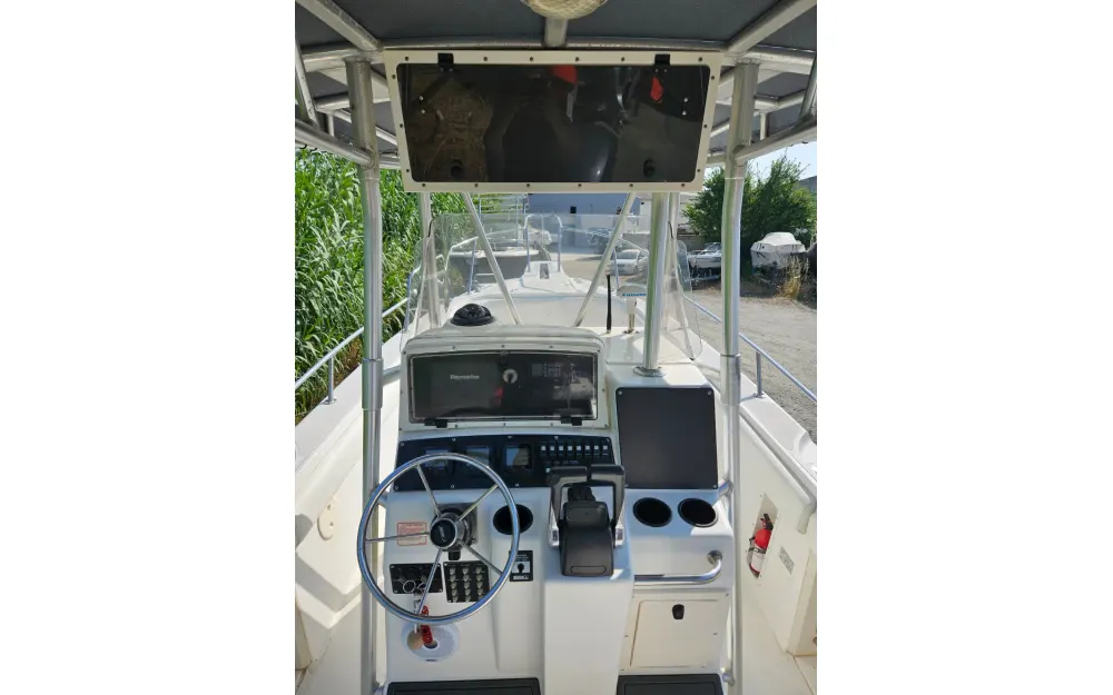 slider 1 Boston Whaler  260 Outrage