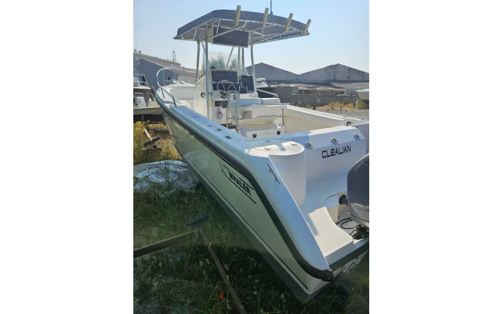 slider 6 Boston Whaler  260 Outrage