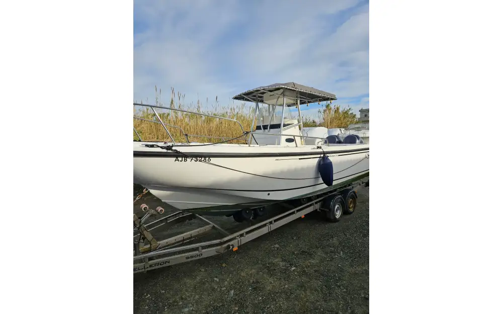 slider 6 Boston Whaler  260 Outrage