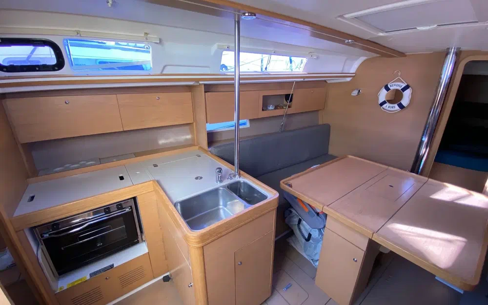 slider 10 Dufour 335