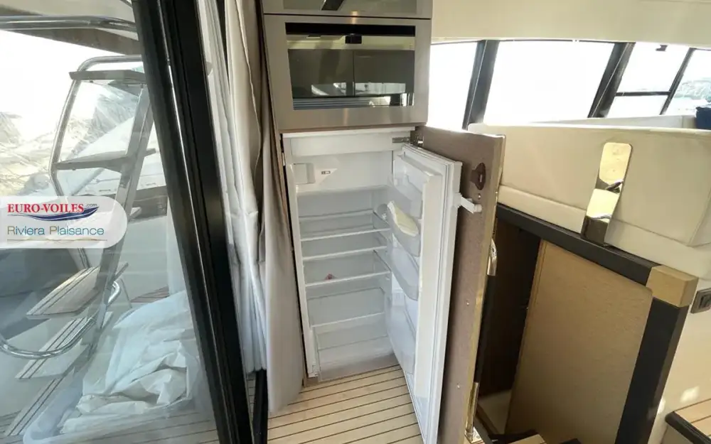 slider 6 Prestige Yachts Prestige 420 Fly
