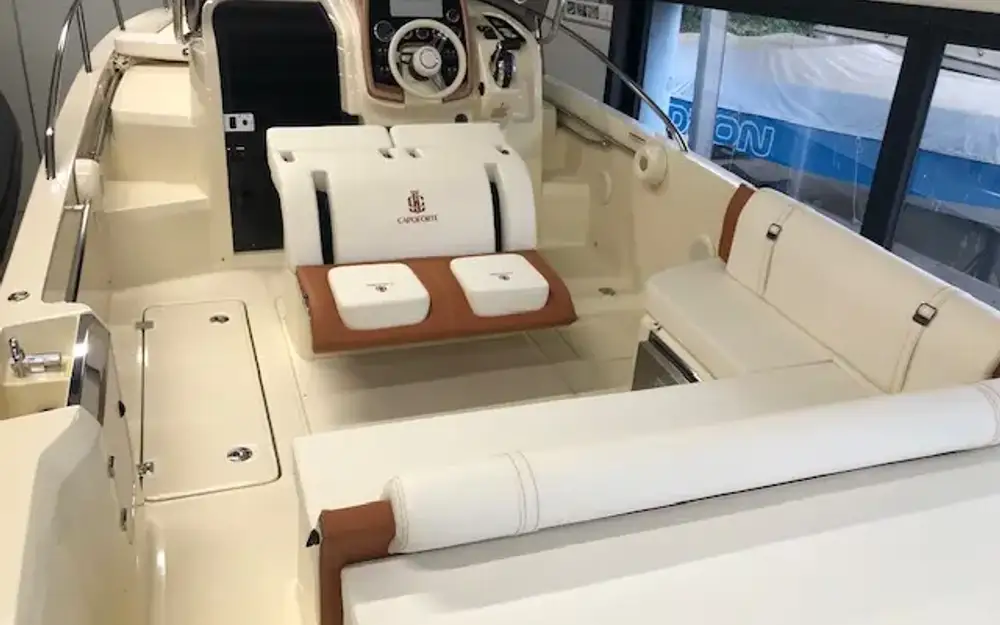 slider 8 Invictus Capoforte CX 280