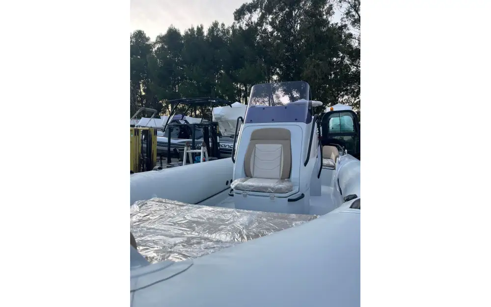 slider 1 Grand Golden Line 680