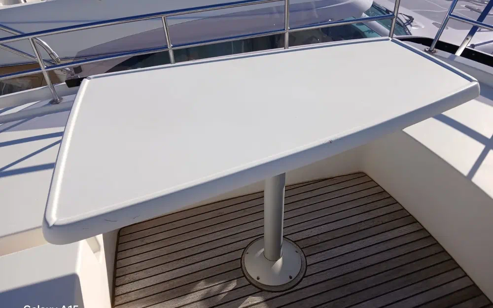 slider 10 Prestige Yachts 400