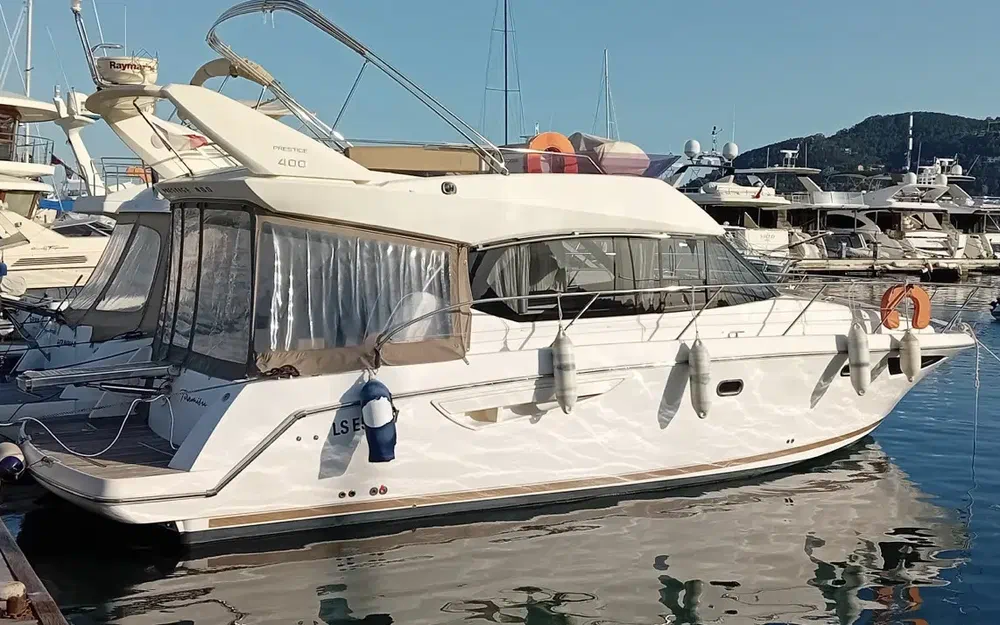 slider 1 Prestige Yachts 400