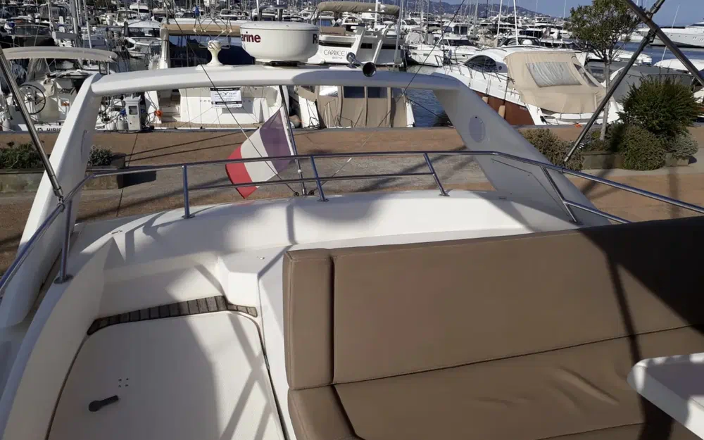 slider 8 Prestige Yachts 400