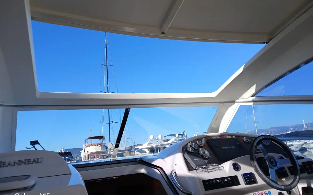 slider 3 Jeanneau Prestige 30