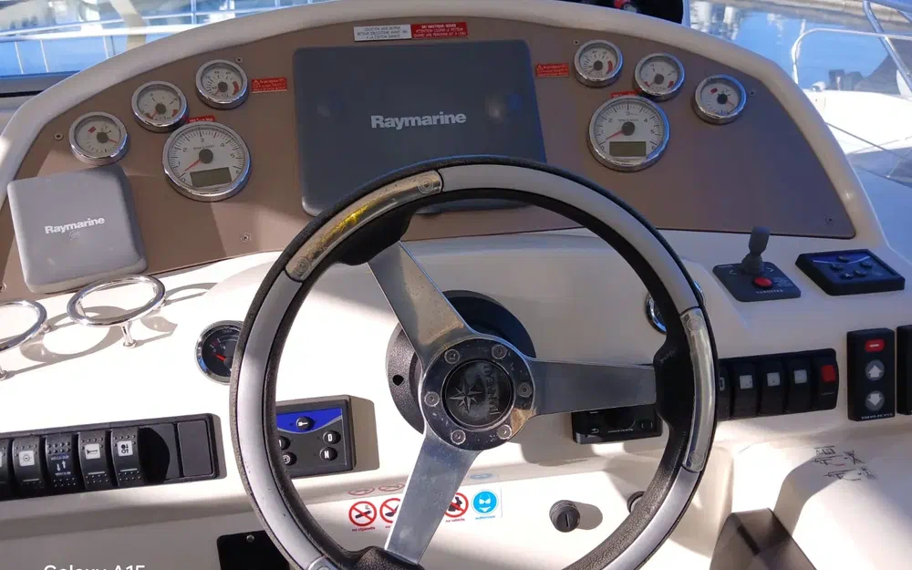 slider 6 Jeanneau Prestige 30