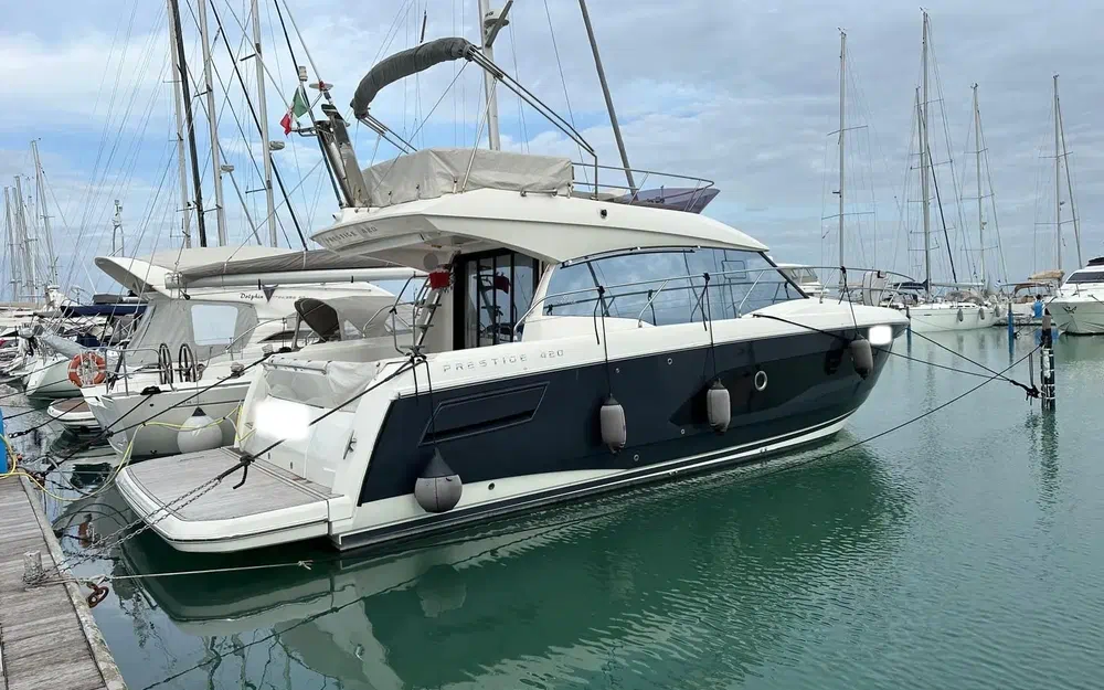 slider 0 Prestige Yachts Prestige 420 Fly