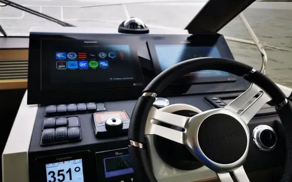 slider 13 Prestige Yachts Prestige 420 Fly