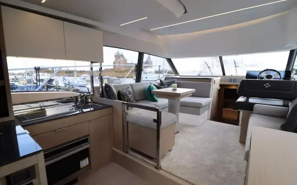 slider 15 Prestige Yachts Prestige 420 Fly