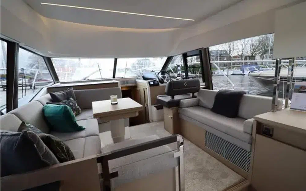 slider 17 Prestige Yachts 420 Fly