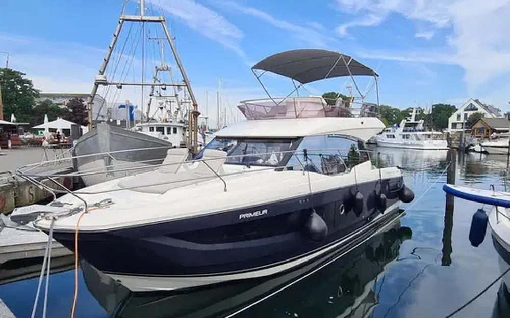 slider 3 Prestige Yachts 420 Fly
