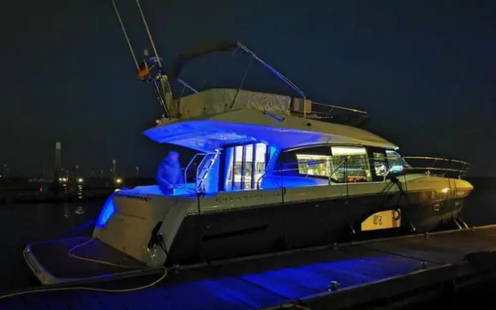 slider 4 Prestige Yachts 420 Fly