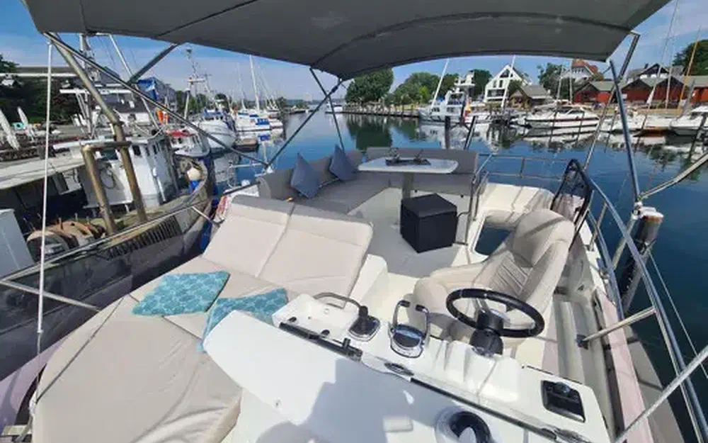 slider 8 Prestige Yachts Prestige 420 Fly