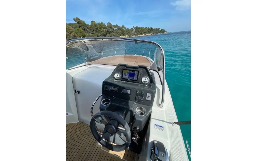 slider 5 Quicksilver Activ 755 Cruiser