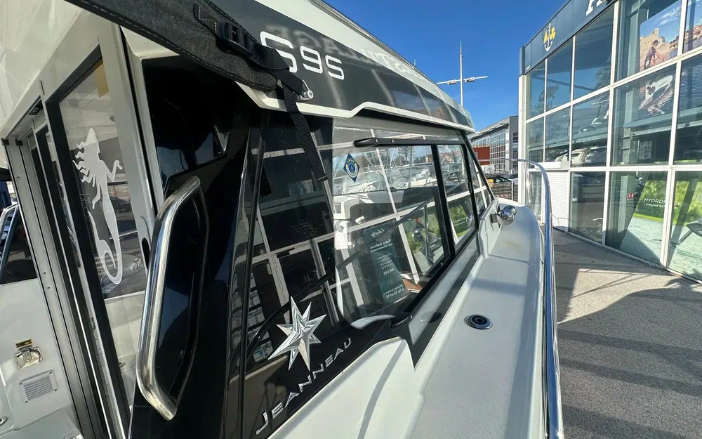 slider 10 Jeanneau Merry Fisher 695